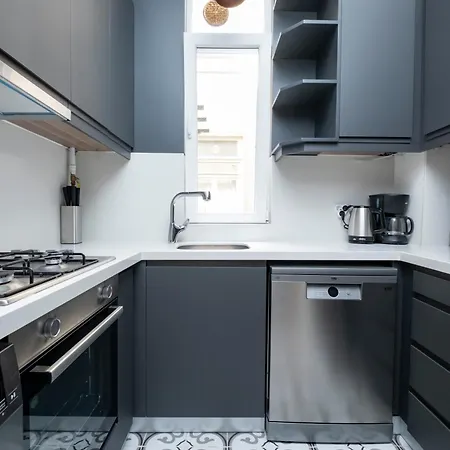 Διαμέρισμα 3-bedroom Flat With Location And Ac