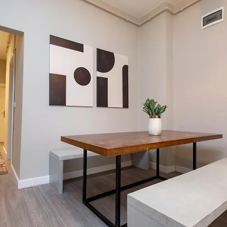 3-bedroom Flat With Location And Ac Διαμέρισμα *