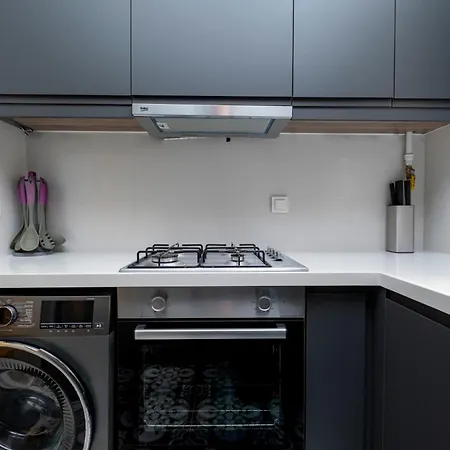 Διαμέρισμα 3-bedroom Flat With Location And Ac *