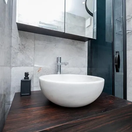 3-bedroom Flat With Location And Ac Διαμέρισμα *