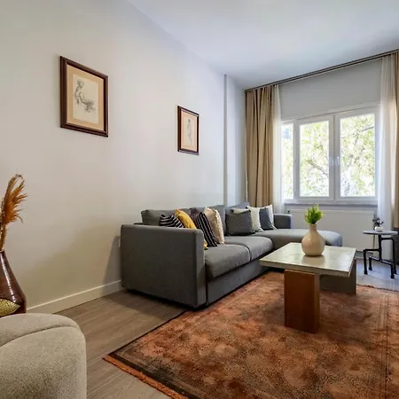Διαμέρισμα 3-bedroom Flat With Location And Ac