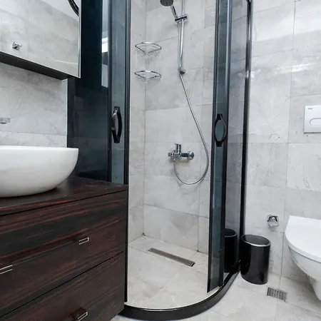 3-bedroom Flat With Location And Ac Διαμέρισμα *